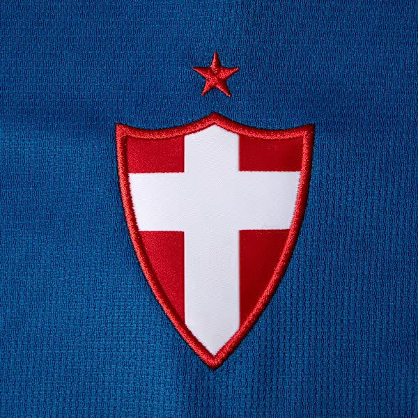 terceira camisa do palmeiras azul feminina detalhes do escudo