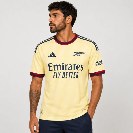 Camisa Arsenal III 2026/27 Torcedor Adidas masculina amarela, terceiro uniforme com grafismo inspirado em raios e detalhes em azul-marinho e bordô.