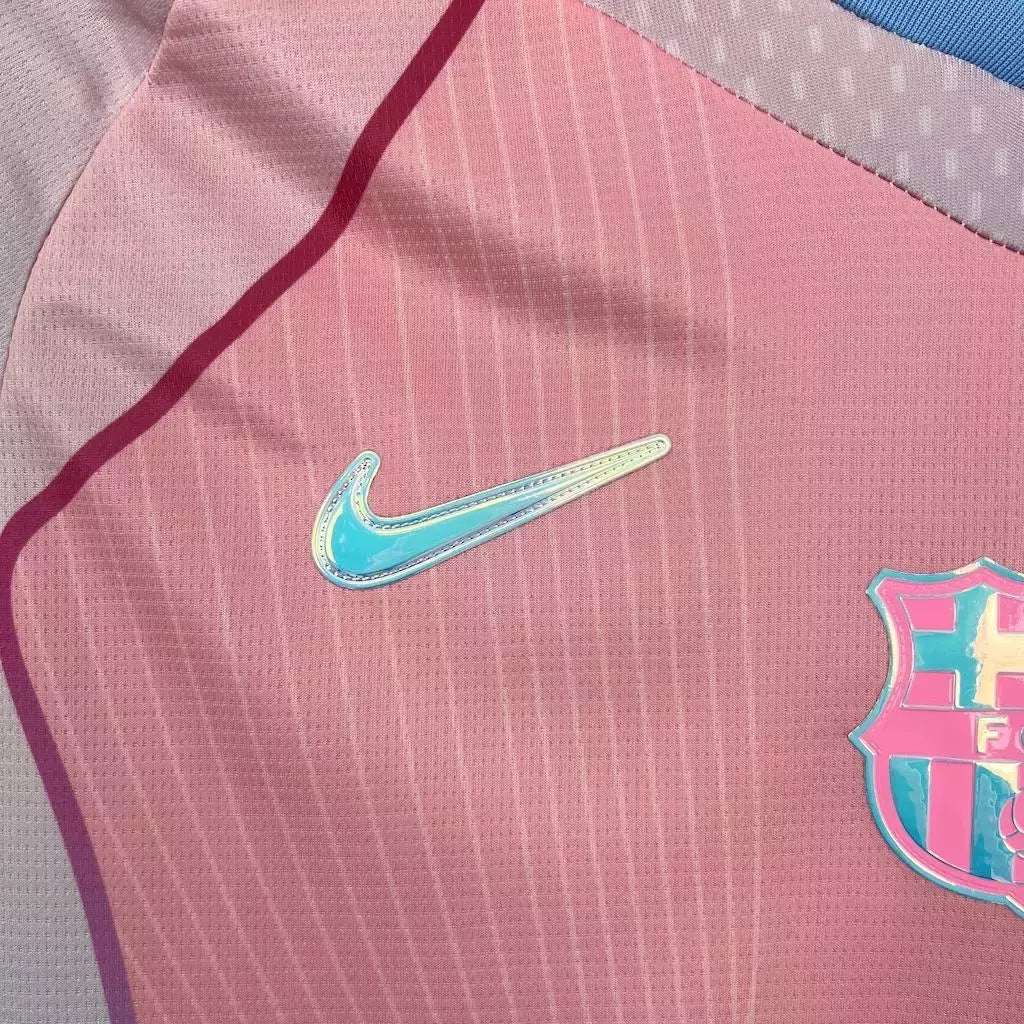 Camisa Barcelona Edição Especial 2025/26 Torcedor Nike rosa, modelo especial com tecido leve e respirável e escudo do FC Barcelona no peito nike