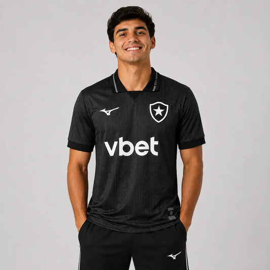 Camisa Botafogo II 2026/27 Torcedor Mizuno masculina preta, uniforme reserva inspirado em 1984 com textura em relevo, listras verticais e gola polo frente