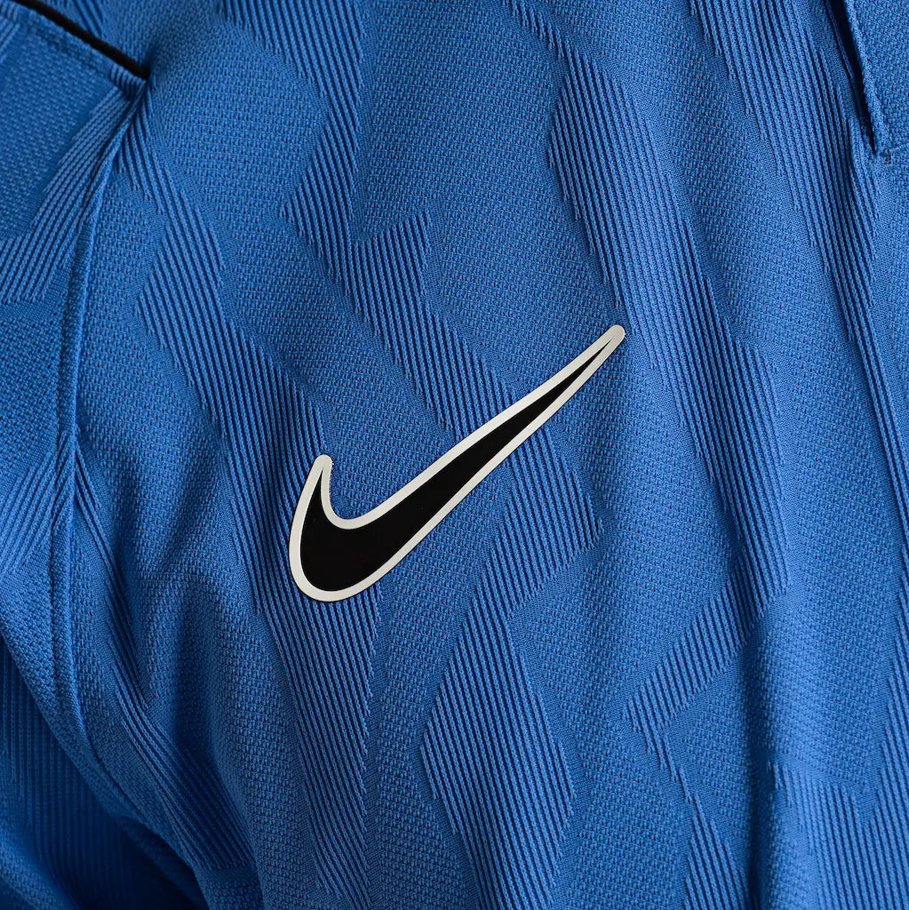 Camisa Corinthians III 2026/27 Torcedor Nike masculina azul-celeste, com padrão geométrico em tom sobre tom e gola polo com detalhes pretos. logo nike