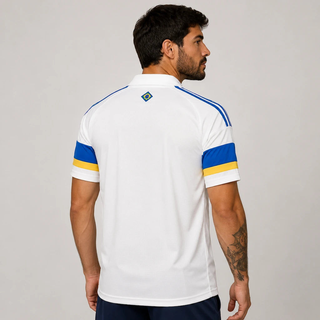 Camisa Cruzeiro III 2026/27 Torcedor Adidas masculina branca, com escudo fechado, gola polo e detalhes em azul e amarelo inspirados na Seleção Brasileira. costas