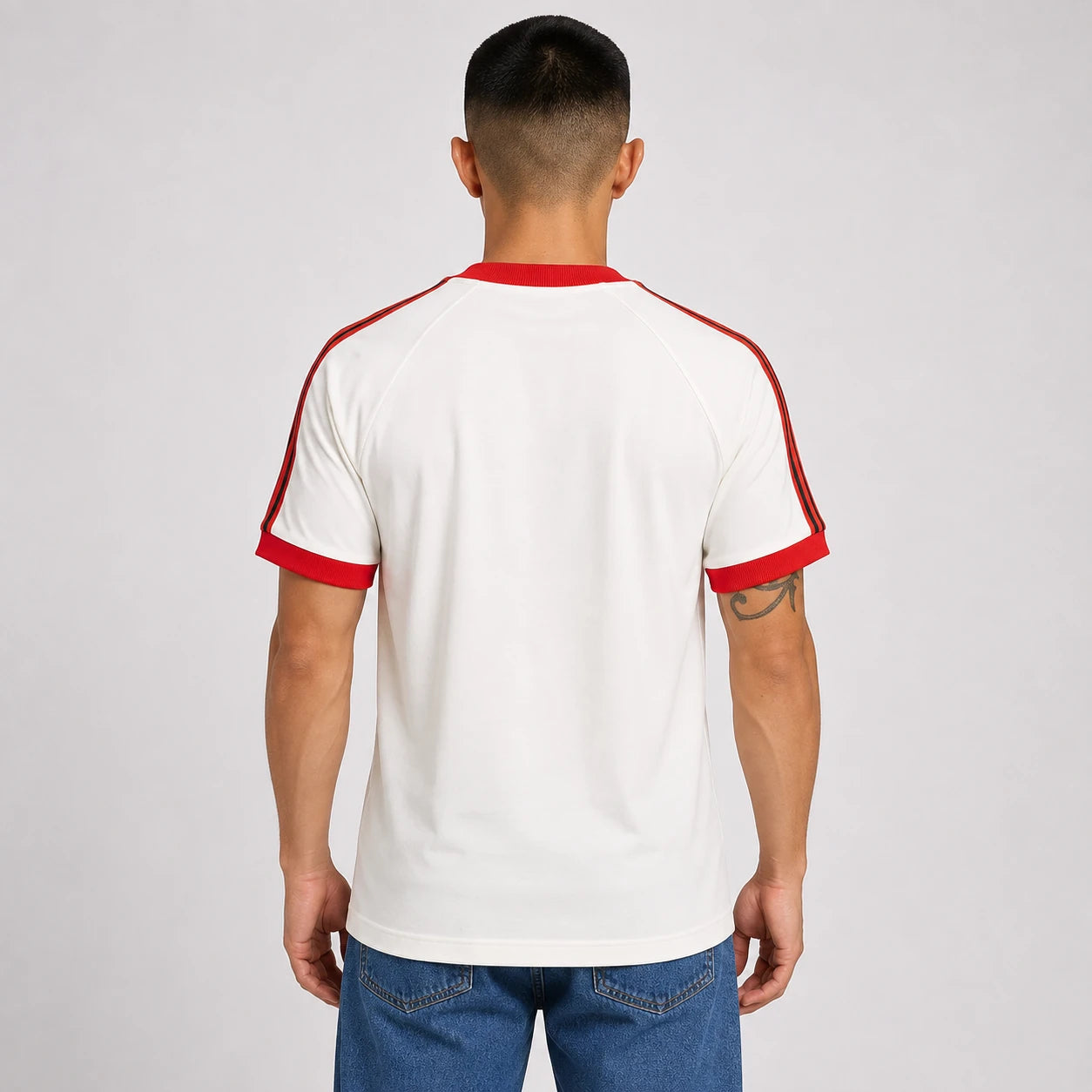 Camisa Adidas Flamengo Comemorativa 81 branca, modelo especial inspirado na histórica temporada de 1981 do Flamengo de costas