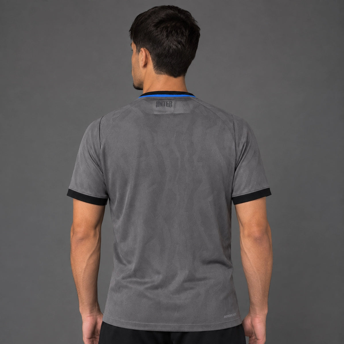 Camisa Inter de Milão III 2026/27 Torcedor Nike masculina cinza, com padrão jacquard, faixa horizontal preta e detalhe em azul elétrico. costas