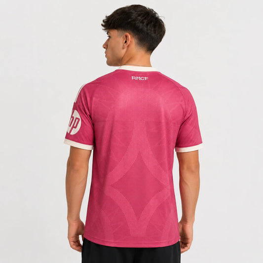 Camisa Real Madrid III 2026/27 Torcedor Adidas masculina rosa, terceiro uniforme com tecido leve, respirável e escudo do Real Madrid no peito costas sigla RMCF