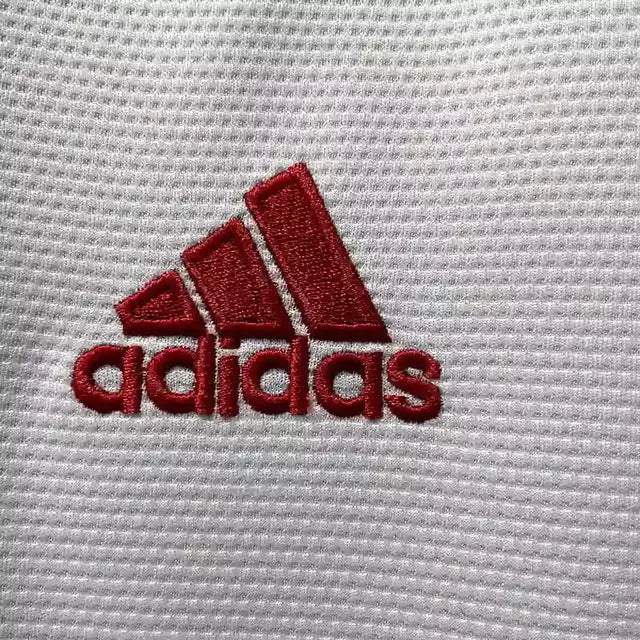 Camisa São Paulo FC III 2022/23 torcedor masculina preta e branca, terceiro uniforme do Tricolor com visual marcante e escudo do clube no peito foto da logo da adidas