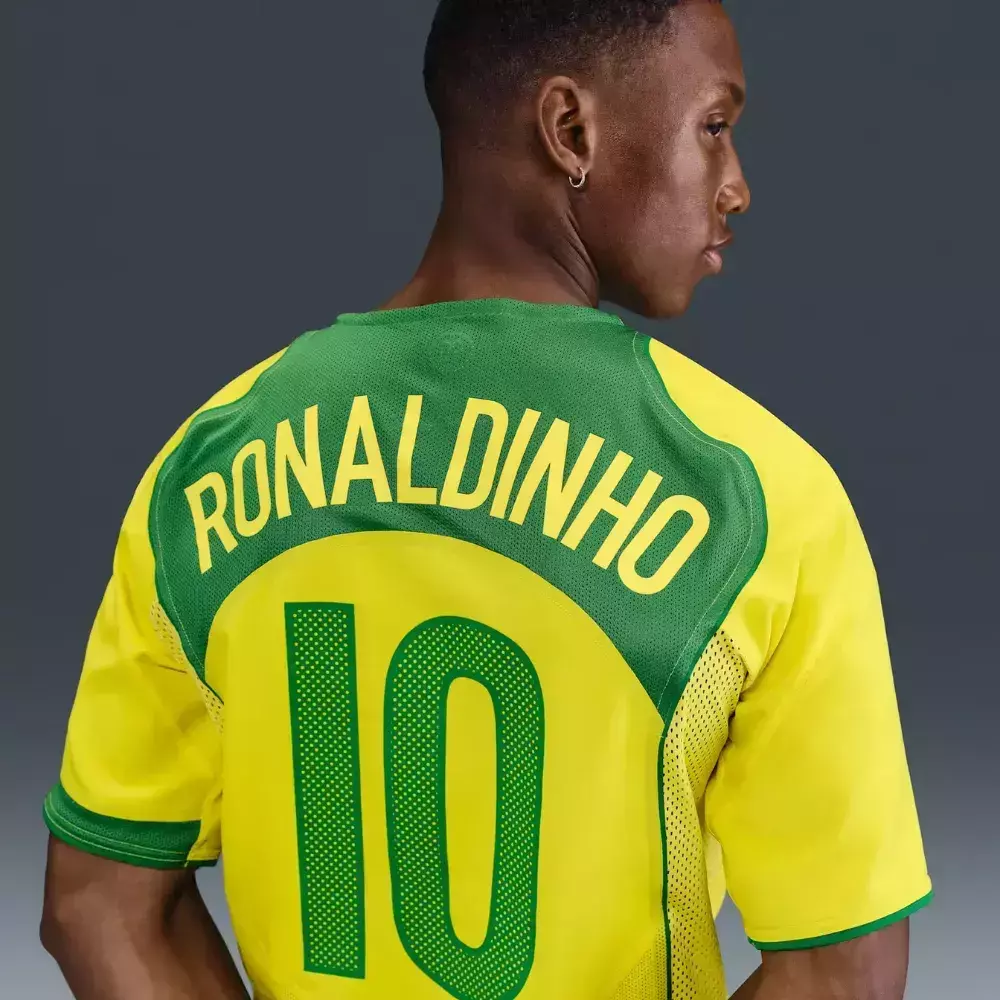 Camisa Seleção Brasileira Retrô 2004/05 Ronaldinho N° 10 Total 90 - imagem 2