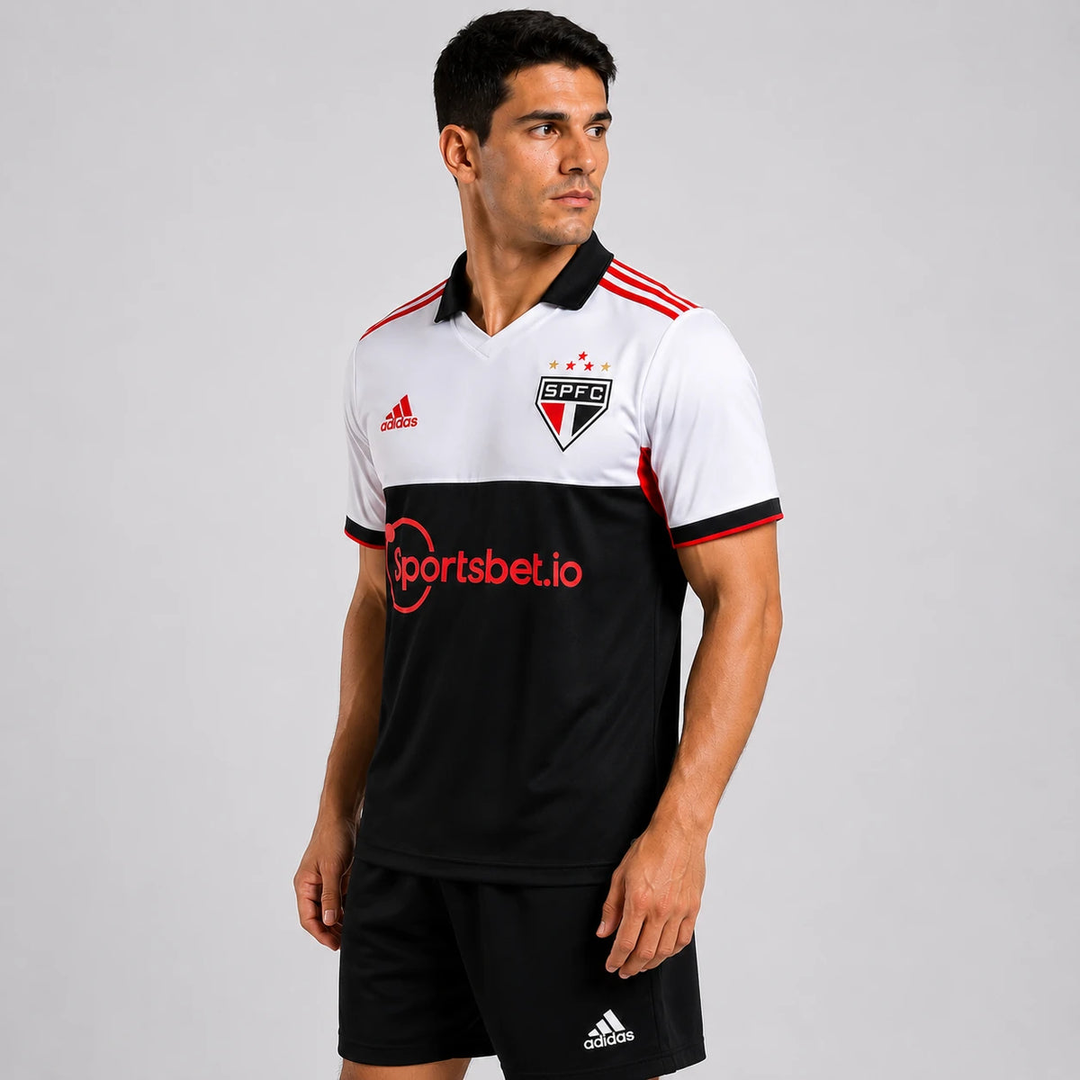 Camisa São Paulo FC III 2022/23 torcedor masculina preta e branca, terceiro uniforme do Tricolor com visual marcante e escudo do clube no peito foto de lado